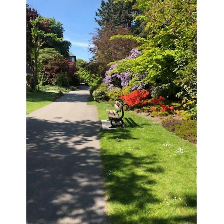 Perfectly Located 4 Storey Townhouse With 2 Parking Spaces In Central Harrogate Ngoại thất bức ảnh