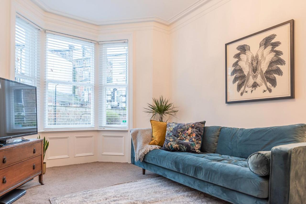 Perfectly Located 4 Storey Townhouse With 2 Parking Spaces In Central Harrogate Ngoại thất bức ảnh