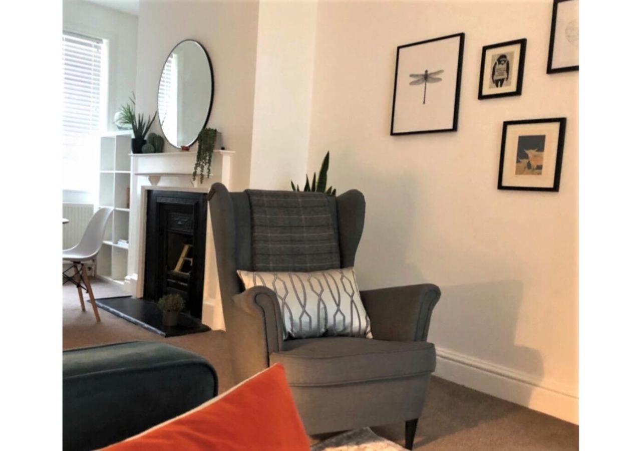 Perfectly Located 4 Storey Townhouse With 2 Parking Spaces In Central Harrogate Ngoại thất bức ảnh